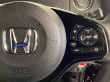 ハンドルにHondaセンシング系のクルーズコントロールやレーンキープアシストなどの操作スイッチが装備されています。ハンドルから手を離さず安全に操作できます。