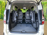 普段のお買い物や通勤、送迎等に十分な荷室スペースを確保しております。サードシートを倒すと、大きな荷物の積載も可能です♪