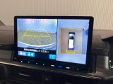【バックカメラ】リバースにするだけで映ります、後方の安全確認や、狭い駐車場での車庫入れ、雨の日や夜間など視界の悪い時に便利です!安全にバックする為には欠かせない装備です。