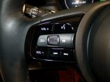 【ステアリングリモコン】ステアリングにオーディオ調節可能なスイッチが装備されていますので運転中でも視線をそらさずにオーディオの調節が可能です!