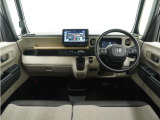 ◆視界広々で非常に運転しやすくロングドライブでも疲れを感じさせないすっきりとまとまったインパネ周りです。