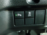 パーキングセンサーや横滑りを防ぐVSA等のスイッチ類は運転席の左側、手の届きやすい位置にあります。