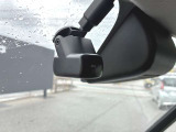 万が一の瞬間も、純正ドラレコ(前後)で安心。事故やトラブル、あおり運転の記録をしっかり残してくれるから、後の手続きもスムーズに。ナビやスマホで映像表示できるので、その場で確認できて便利です♪