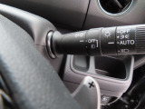 クルーズコントロール機能が付いています。アクセルペダル踏み続けることなくセットした一定速度を維持する機能です。運転者の疲労軽減並びに同乗者の快適性向上に寄与します。