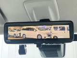 【インテリジェント ルームミラー】車両後方のカメラ映像をミラー面に映し出すので、車内の状況や、天候などに影響されずいつでもクリアな後方視界が得られます!