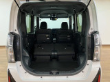 両方のリヤシートを格納すれば、大きな荷物も積み込み出来ます!