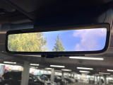 【デジタルインナーミラー】後席の大きな荷物や同乗者で後方が確認しづらい時でも安心!カメラが撮影した車両後方の映像をルームミラー内に表示。クリアな視界で状況の確認が可能です!