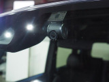 ドライブレコーダーが装備されています。録画した映像はこの車両に装備のカーナビでも再生が可能です。