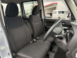 運転席シート廻りは使用感も少なく、良好な状態となっています。前オーナー様が丁寧に使っていたことがよくわかりますね。