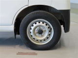 純正のスチールホイール+センターキャップ装着車です。