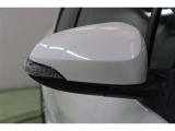 バイカラーでスマートなウインカーミラーです。ウインカーミラーはお洒落なだけでなく、対向車や歩行者からの視認性が良く安全性が向上し、事故防止にもつながります。