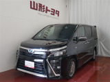 大人気ミニバンのVOXY HVです!広々した室内、HV車の低燃費。家族 友人みんなでするドライブは思い出いっぱいですね♪