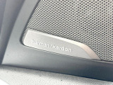 ●harman/kardonサウンドシステム:オーディオ専門メーカーが手掛けるプレミアムスピーカーを装備。多数のスピーカーから、音の粒立ちまで分かる高品質な音楽をお楽しみいただけます。
