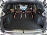 ラゲッジルームは利便性に優れるよう、極力デッドスペースを排した設計になっております。またリアシートは6:4の2分割になっており、荷物の大きさ、量にあわせてアレンジ可能です。