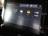 メーカー純正・全方位モニター付メモリーナビゲーションを搭載しています。フルセグTV、AM/FM、スマートフォン連携、Bluetooth等の機能を備えています。