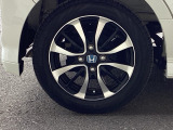 純正アルミホイールです。足元が引き立つので、車全体のイメージがアップしますよ
