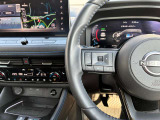 ハンドル周りには車両状態の確認やナビ操作が可能なステアリングスイッチを完備♪ハンドルの高さ調節も可能です!