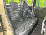 後部座席も気になるようなキズ・汚れやへたり等、大きなダメージはなく、良好な状態です。