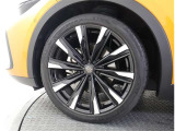 迫力の純正アルミホイール装備で高級感UPです☆彡