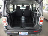 後部座席を倒すと大容量のラゲッジルームに!