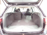 バックドアの開口部が広く、荷物の積み下ろしもしやすく、リヤシートを倒せば長さのあるお荷物も楽々!!