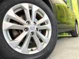 【純正アルミ17インチホイール】外観にマッチした純正アルミホイールを装着しております。各種社外アルミホイールや、スタッドレスタイヤも取扱いしております。是非ご相談ください♪