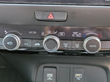 車内環境を自動でコントロールするフルオートエアコン。長距離ドライブも快適です。