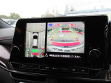 車を上から見下ろしているかのような映像で周囲の状況を確認できるアラウンドビューモニター。狭い駐車場や駐車が苦手な方でも安心。