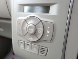 細かな温度調節ができるオートエアコンを搭載。簡単な操作で快適な空間をキープできるので、いつでも心地よくドライブを楽しめます。