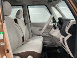 【運転席】シート周りは使用感も少なく、良好な状態となります。丁寧につかわれていたことがよくわかります。