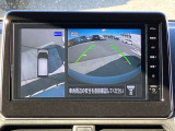 アラウンドビューモニターで、上空から見下ろしているような映像を表示します。ひと目で周囲の状況がわかるため安心です。