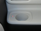 ホッとカップホルダーが運転席・助手席にあります。ホットドリンクをちょうど良い温度でキープしてくれる保温機能付で嬉しいです。