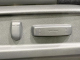 【パワーシート】スイッチ一つで簡単にシートの微調整が可能!電動だから力もいりません!快適なシートポジションにセットして、快適なドライブをお楽しみください。