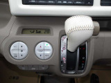 フルオートエアコンです☆温度設定していただければ、冷暖房、風量が自動になり快適です☆