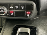 運転席/助手席シートヒーターで寒い日もすぐに温かくなり快適に過ごせます。2段階の温度調整が可能です