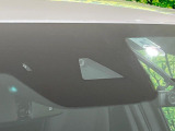 【スマートシティブレーキサポート】低速走行中に前方の車両等を認識し、衝突しそうな時は警報とブレーキで衝突回避と被害軽減をアシスト。より安全にドライブをお楽しみいただけます。
