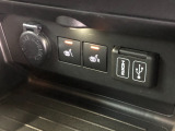 【シートヒーター】スイッチを押せば、座面と背もたれで体を温めてくれます♪