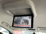 後部席からドライブ中も映像を楽しむことができ長時間のドライブも飽きることなく快適な移動時間過ごせるリヤモニター