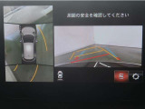 パノラミックビューモニター付きです。車両を上から見た様な映像を画面に表示。運転席からの目視だけでは見にくい、車両周辺の状況をリアルタイムでしっかり確認出来ます。
