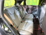 後部座席も気になるようなキズ・汚れやへたり等、大きなダメージはなく、良好な状態です。