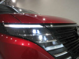 アダプティブLEDヘッドライトシステムです対向車や先行車に照射しないよう自動でハイビームの照射範囲を切り替えます 夜間走行時とても役立ちます