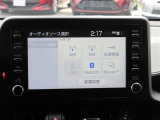 ディスプレイオーディオを装着しております。スマートフォンと通信して様々な機能が使用できます。詳しくはスタッフまでご連絡下さい。