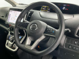 ステアリングも使用感が少なく、きれいな状態となっております。
