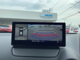 車両の前後左右にある4つのカメラを活用し、センターディスプレイの表示や各種警報音で低速走行時や駐車時に車両周辺の確認を支援し、見えない部分の危険察知をサポートいたします!