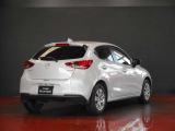【MAZDA2】マツダのメーカー名を冠したコンパクトカーです。小さめの車体で運転しやすく、かつ5人乗りなので、家族が増えても安心です。「好きを探せる相棒」をコンセプトに誕生しました。外装は研磨をしております
