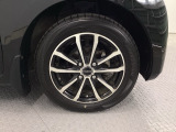 かっこいい【アルミホイール】を履いていますので、足元を引きしまっていますね。