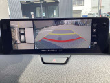 360度ビューモニター 4つのカメラで前後左右、俯瞰映像を表示、ドライバーからは見えない領域の危険認知をサポートするシステム搭載!