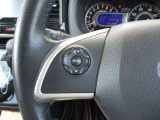 ステアリングスイッチでオーディオ操作ができます