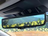 【スマートリヤビューミラー】後席の大きな荷物や同乗者で後方が確認しづらい時でも安心!カメラが撮影した車両後方の映像をルームミラー内に表示。クリアな視界で状況の確認が可能です!
