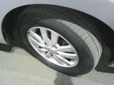 お洒落は足元から!アルミホイールが装備されております。